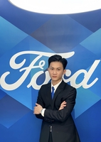 Quốc Tuấn xe lướt Sài Gòn Ford